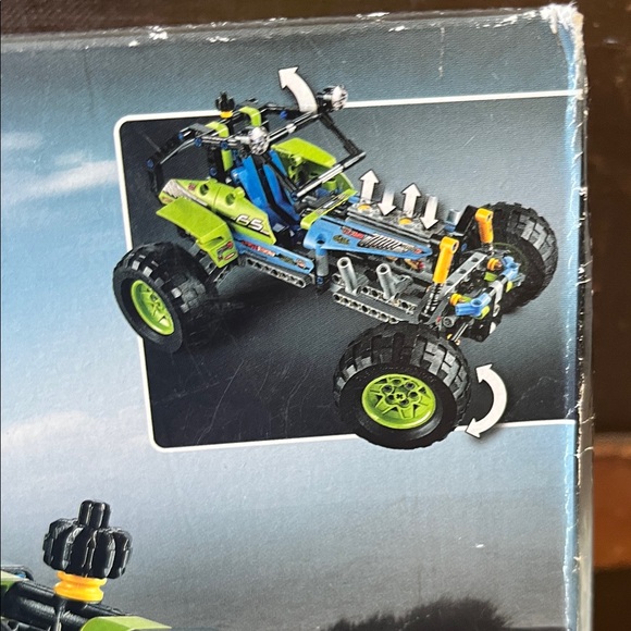 LEGO Technic Off-Road Racer - Green and Blue - Picture 7 of 7